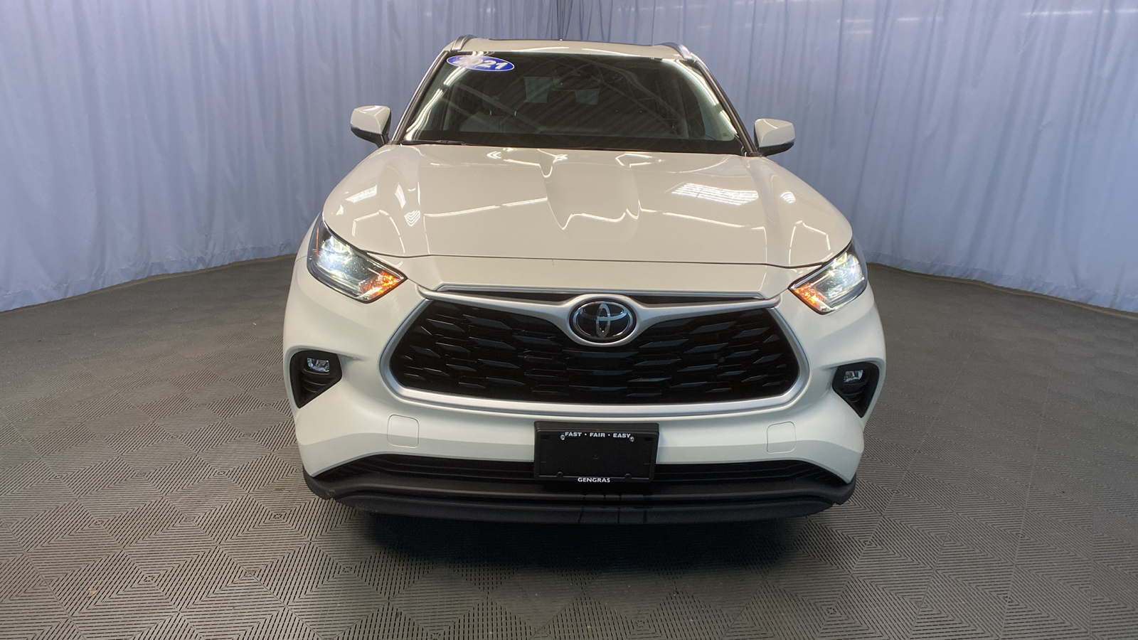 2021 Toyota Highlander XLE 2