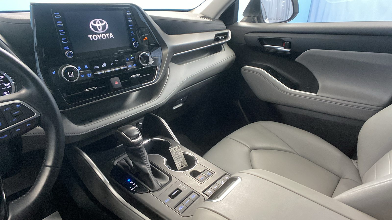 2021 Toyota Highlander XLE 16