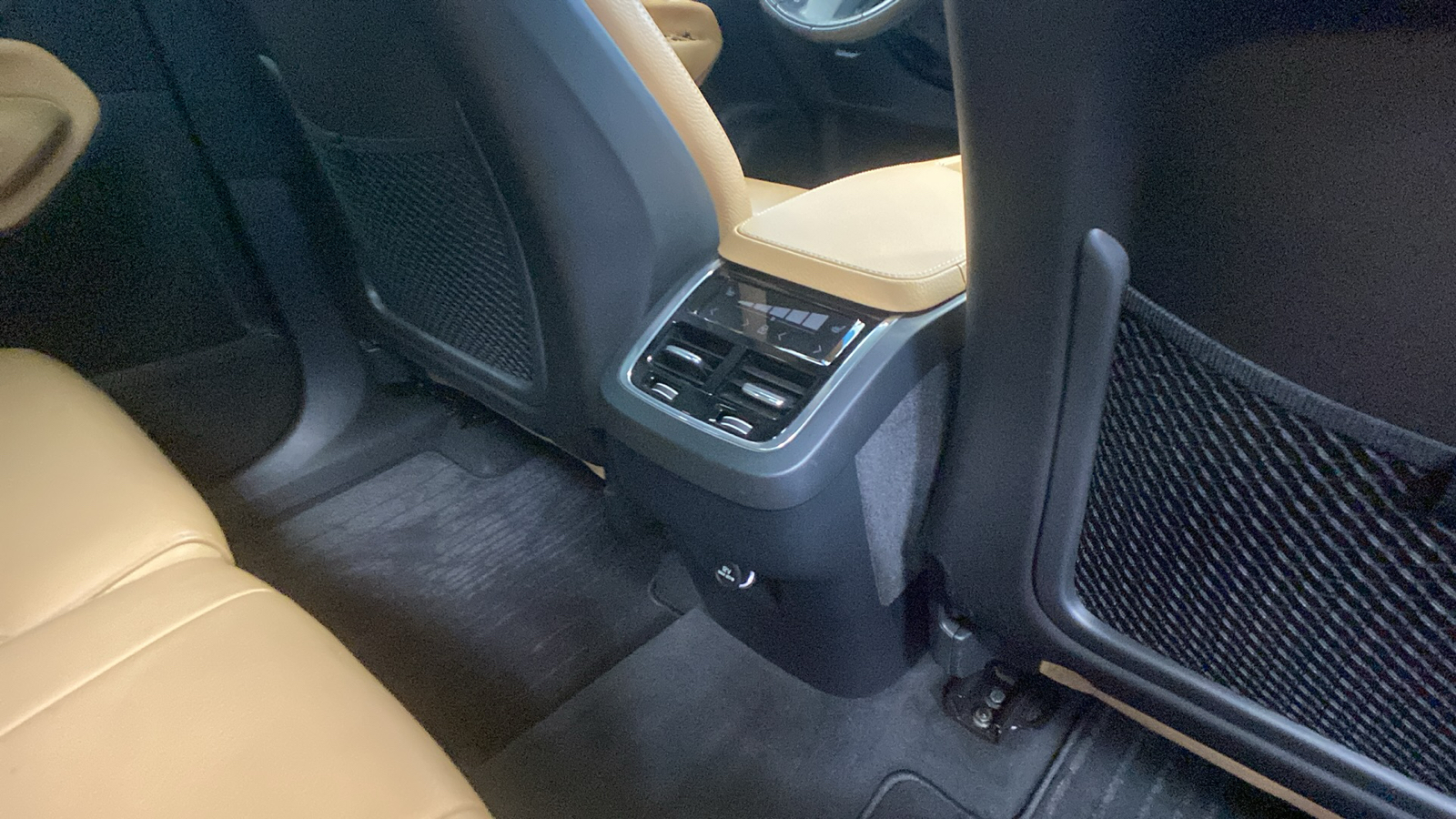 2019 Volvo XC90 Momentum 46