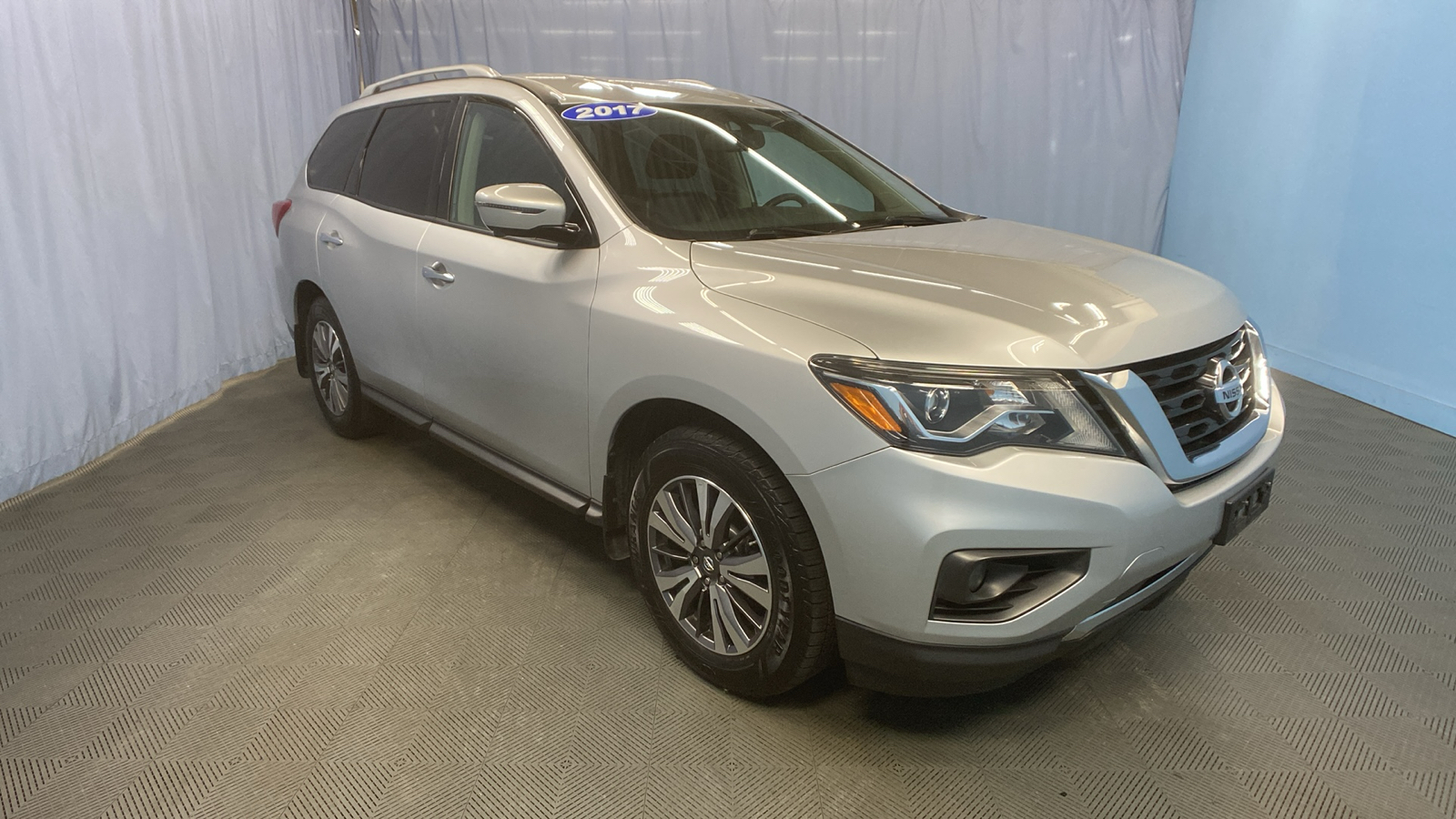 2017 Nissan Pathfinder SL 1