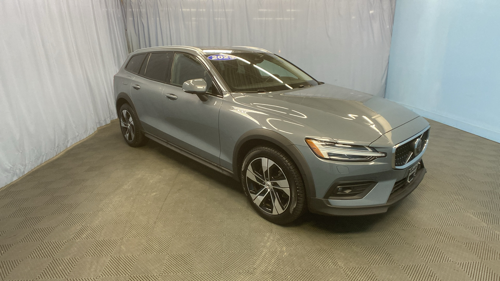 2023 Volvo V60 Cross Country Plus 1