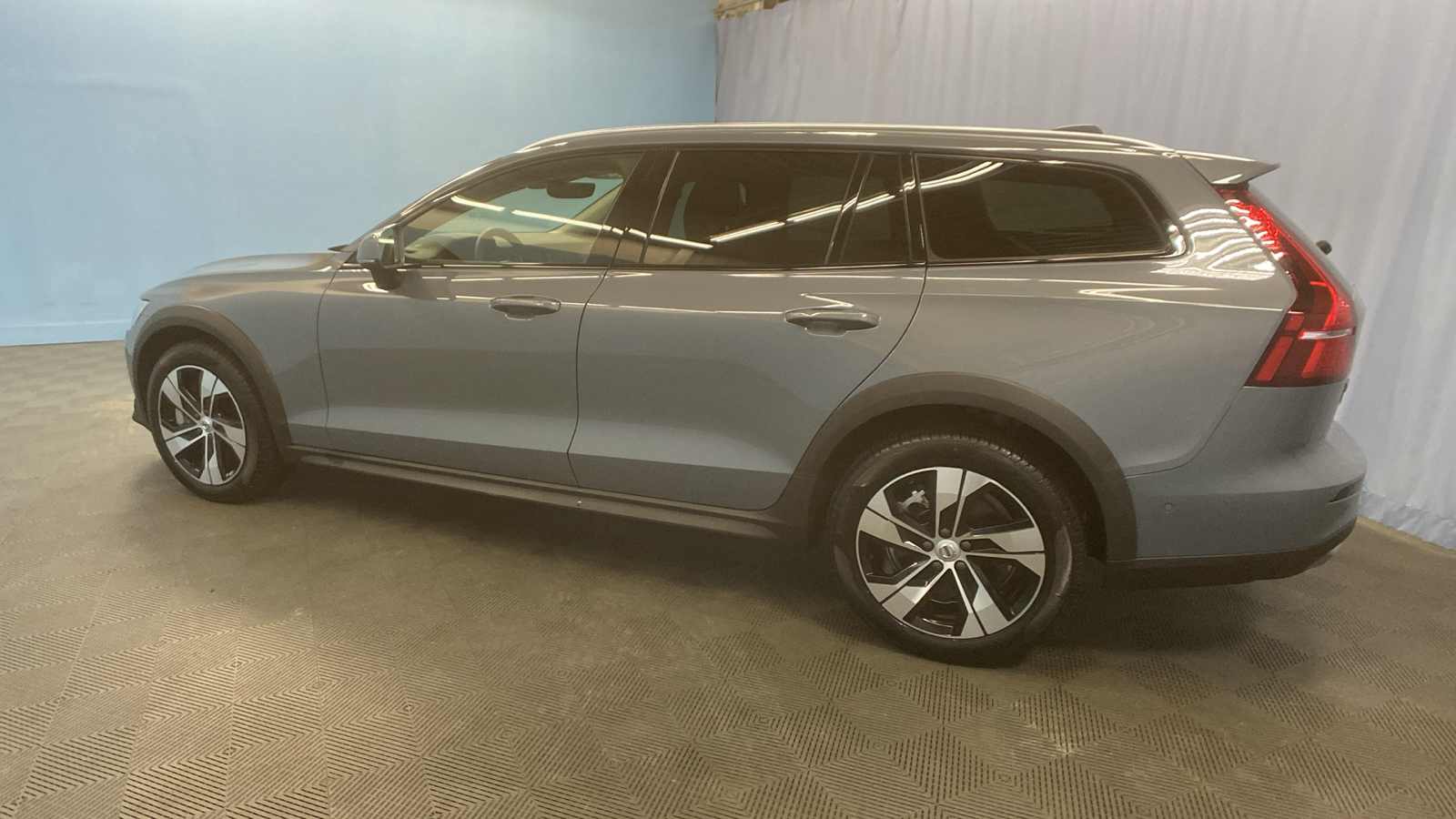 2023 Volvo V60 Cross Country Plus 5