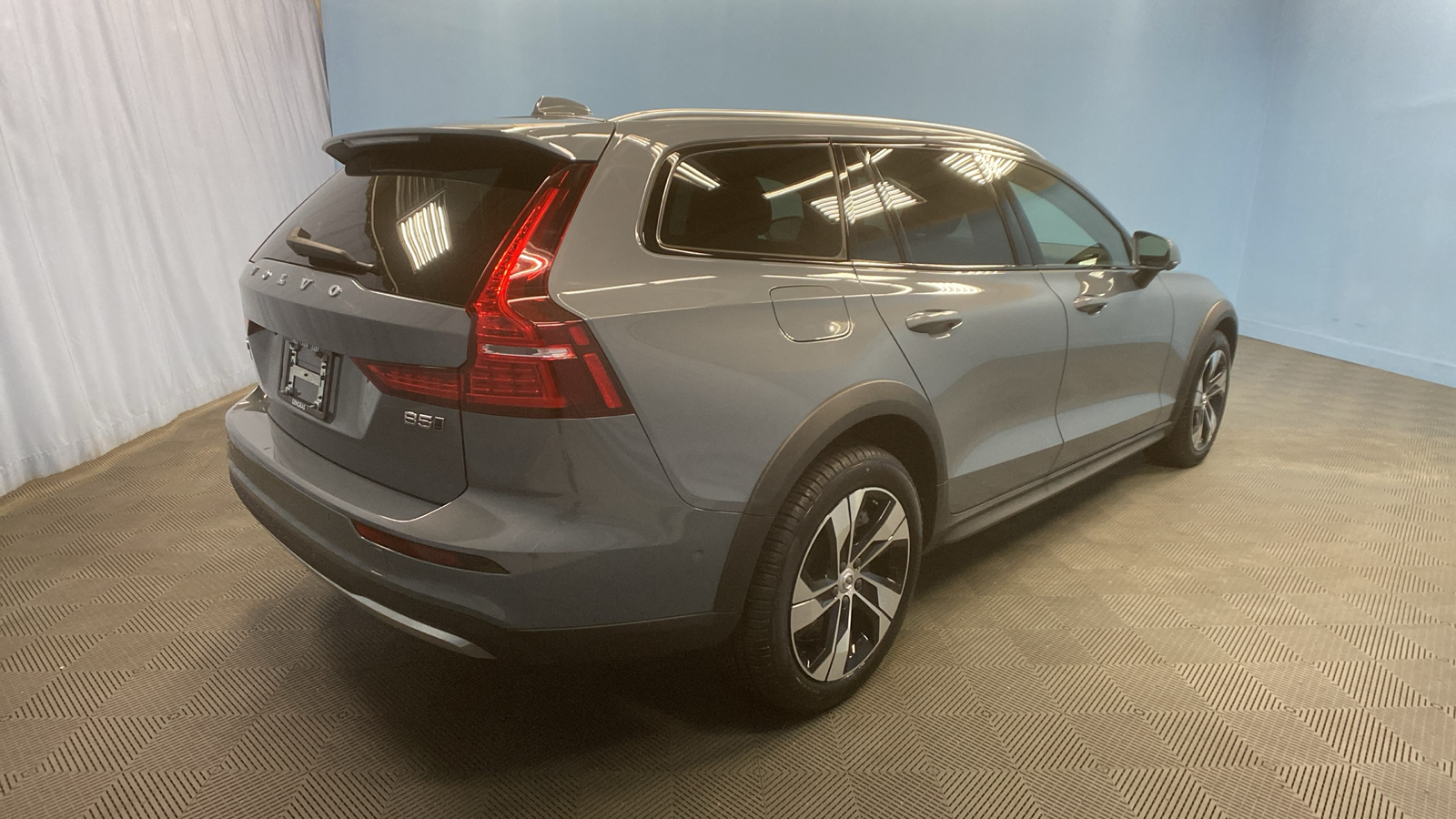 2023 Volvo V60 Cross Country Plus 7