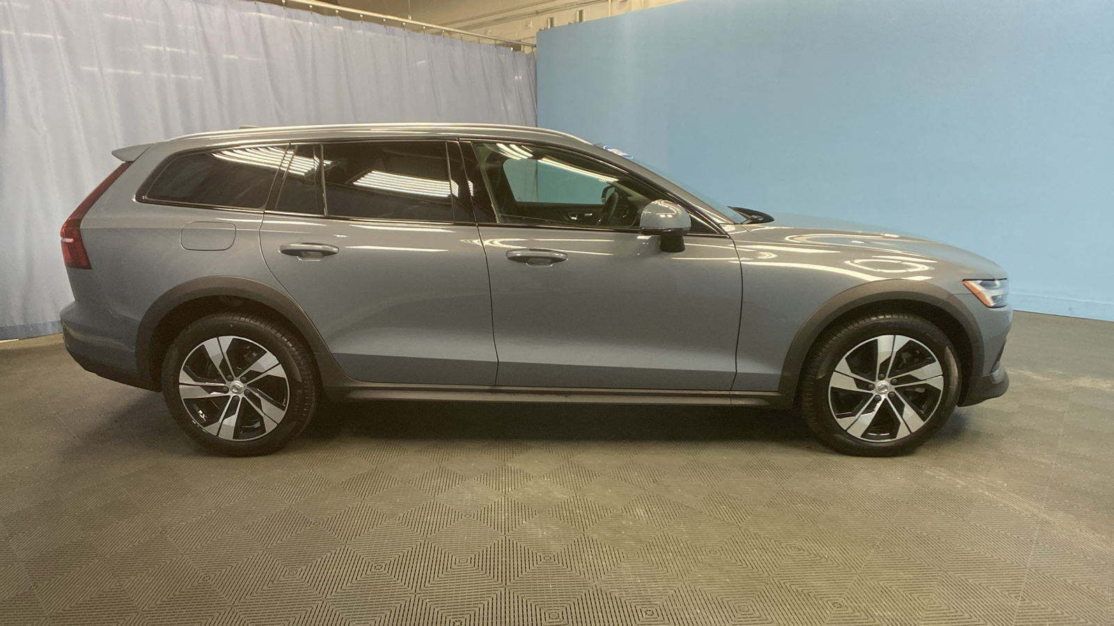 2023 Volvo V60 Cross Country Plus 8