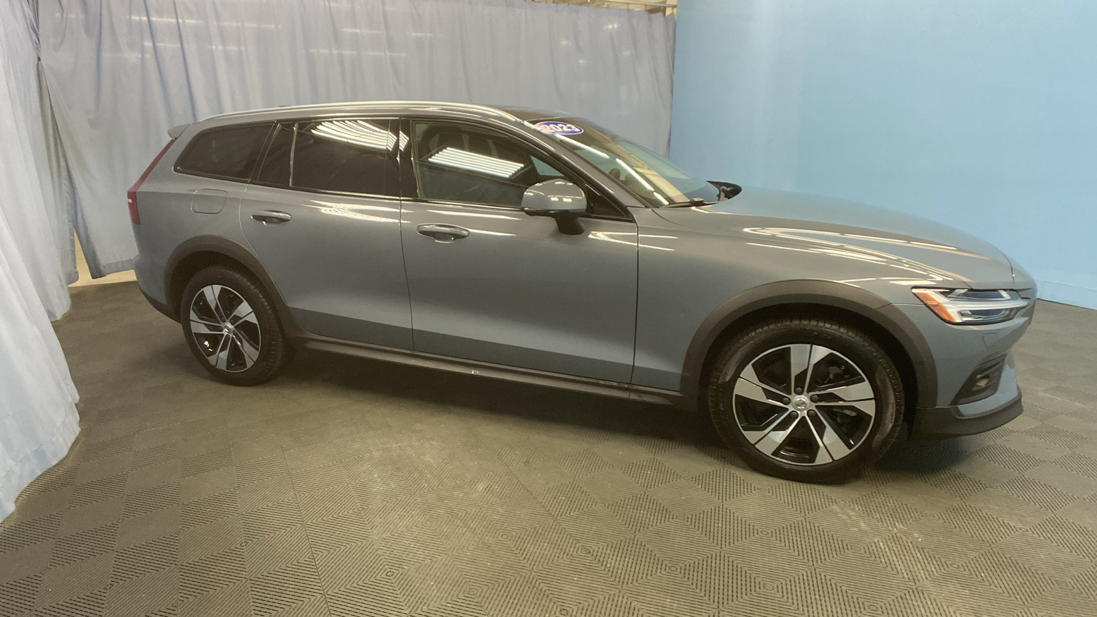 2023 Volvo V60 Cross Country Plus 9