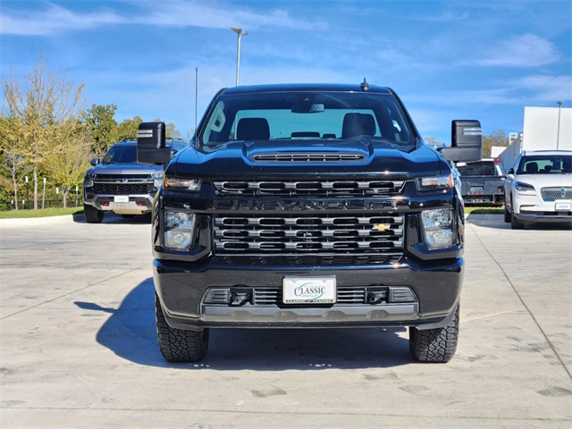 2022 Chevrolet Silverado 2500HD Custom 3