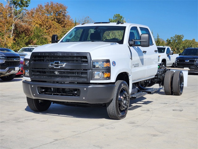 2024 Chevrolet Silverado 5500HD Work Truck 3