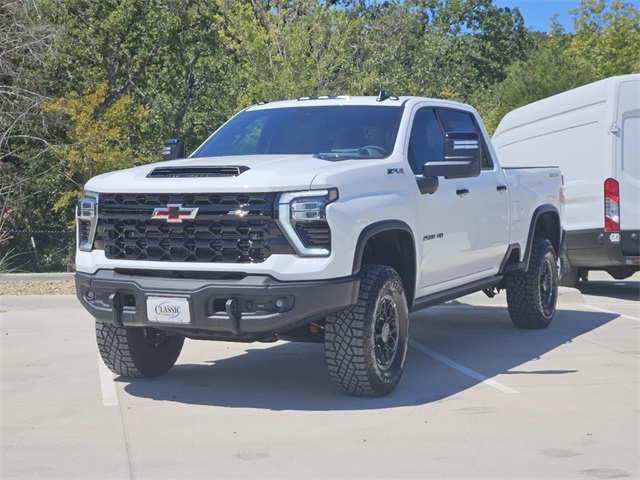 2025 Chevrolet Silverado 2500HD ZR2 3