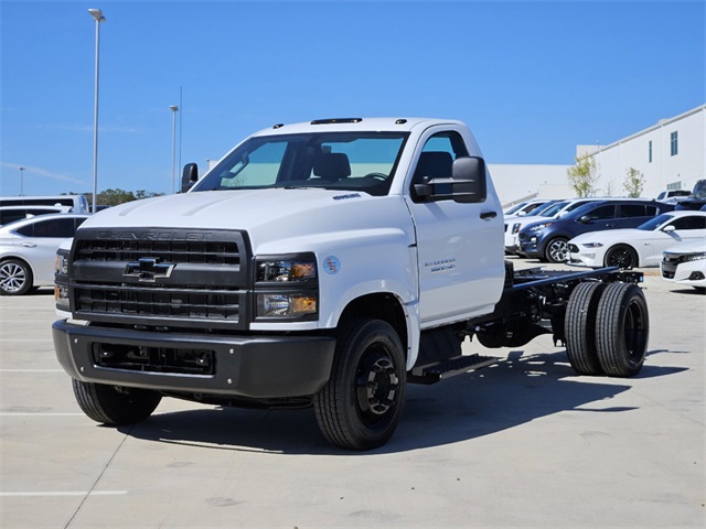 2024 Chevrolet Silverado 5500HD 1WT 3