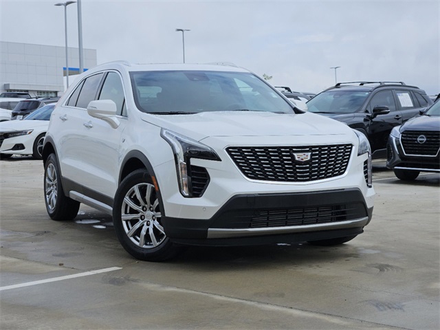 2022 Cadillac XT4 Premium Luxury 1