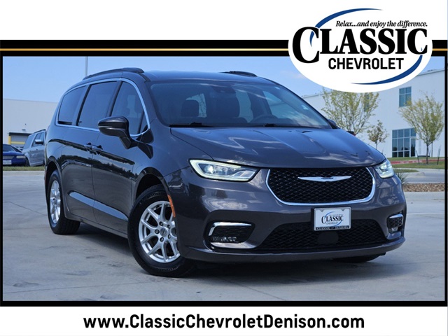 2022 Chrysler Pacifica Touring L 1