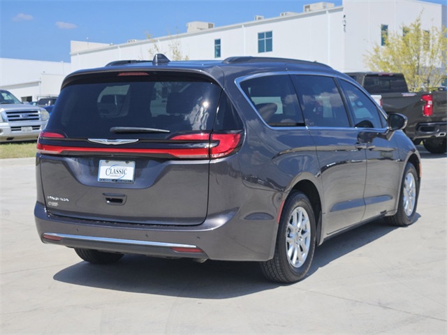 2022 Chrysler Pacifica Touring L 4