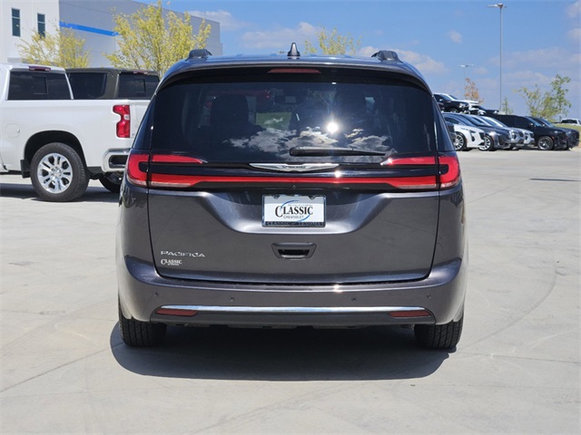 2022 Chrysler Pacifica Touring L 8