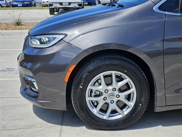 2022 Chrysler Pacifica Touring L 10