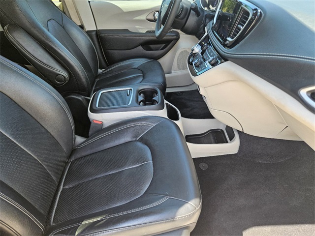 2022 Chrysler Pacifica Touring L 14