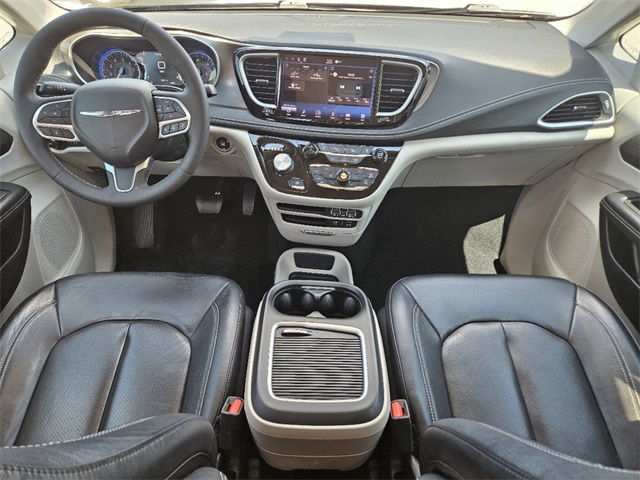 2022 Chrysler Pacifica Touring L 25