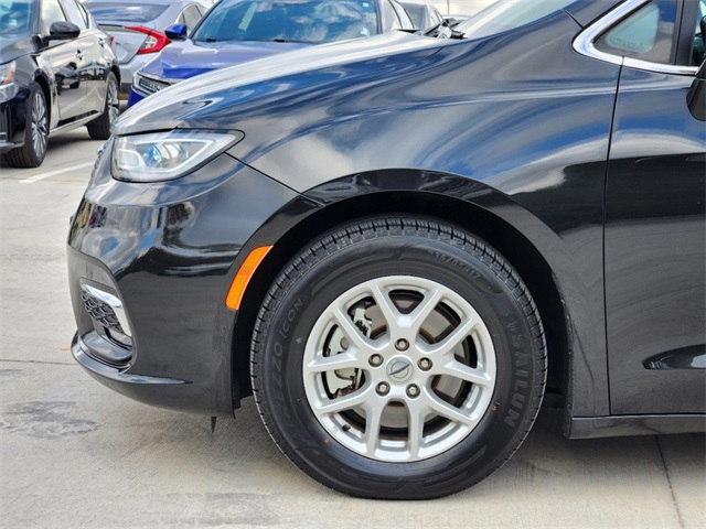 2022 Chrysler Pacifica Touring L 10