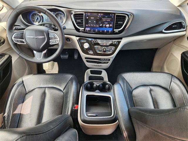 2022 Chrysler Pacifica Touring L 25