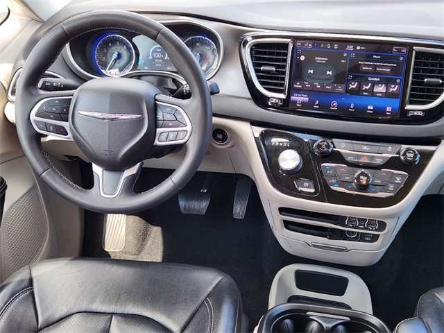 2022 Chrysler Pacifica Touring L 26