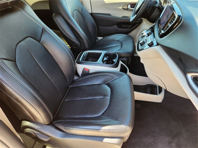 2022 Chrysler Pacifica Touring L 15