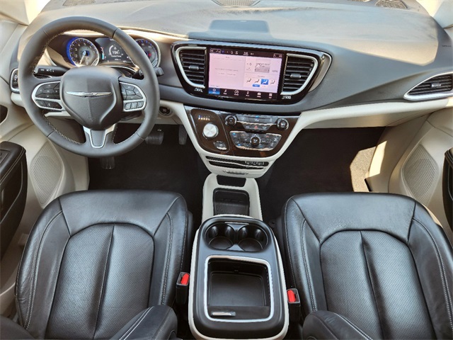 2022 Chrysler Pacifica Touring L 26