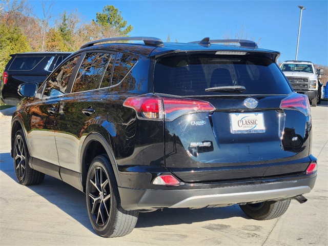 2018 Toyota RAV4 SE 7