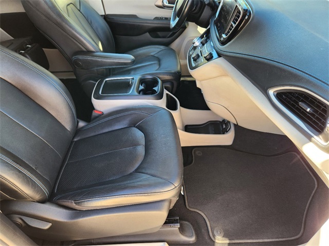 2021 Chrysler Pacifica Touring L 14