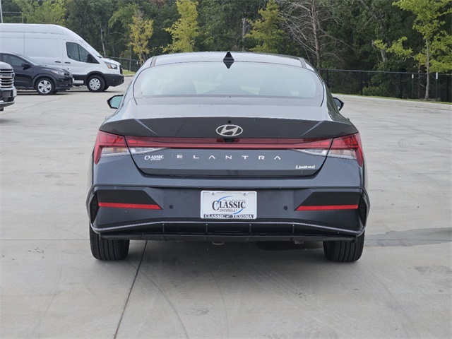 2024 Hyundai Elantra Limited 8