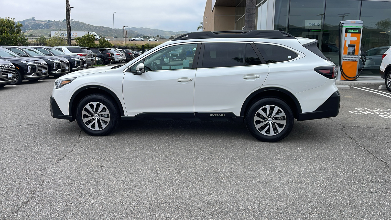 2022 Subaru Outback Premium 2