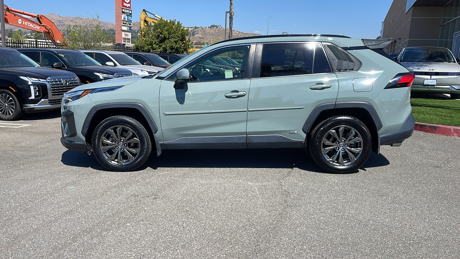 2022 Toyota RAV4 Hybrid XLE Premium 2