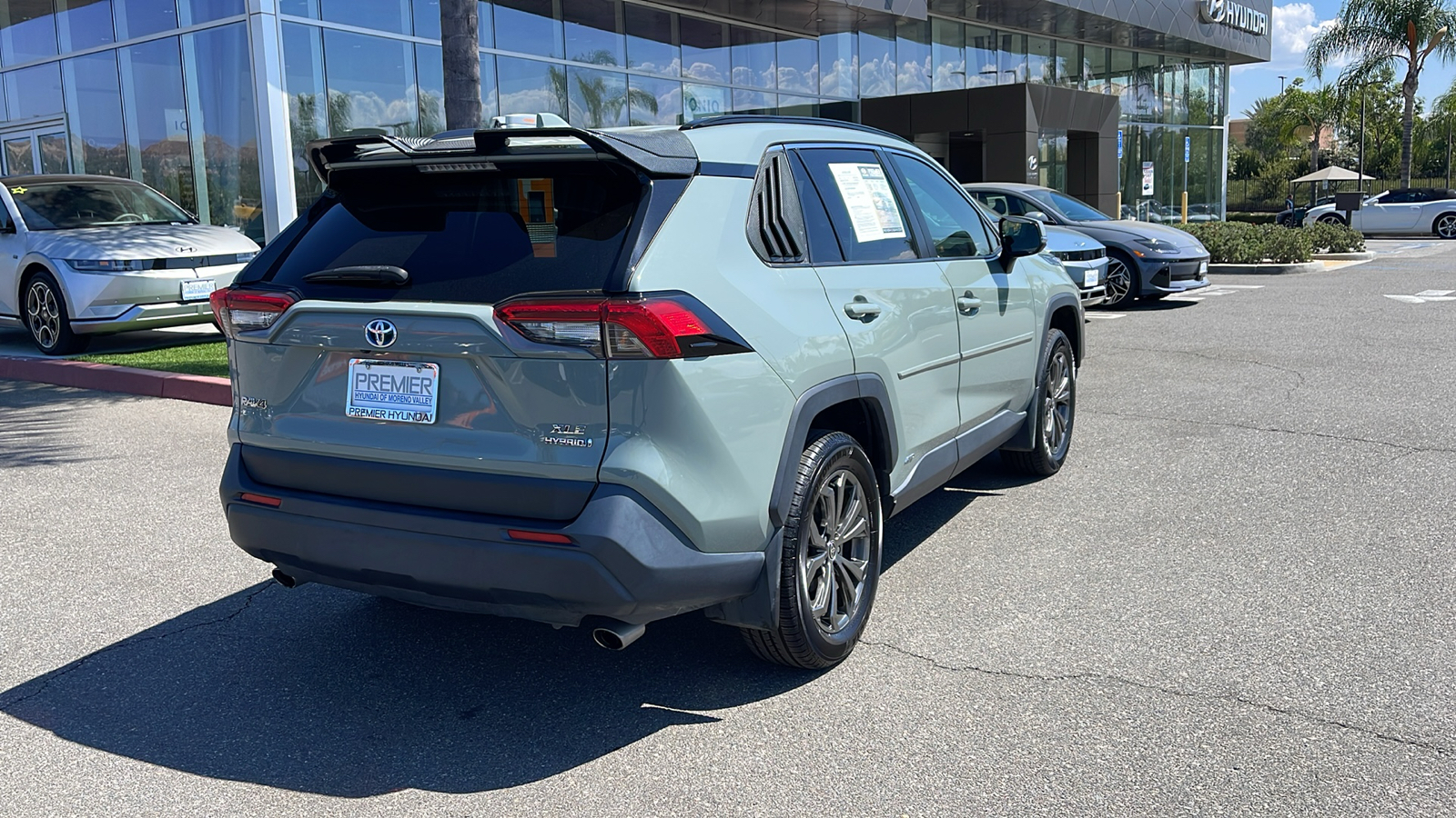 2022 Toyota RAV4 Hybrid XLE Premium 5