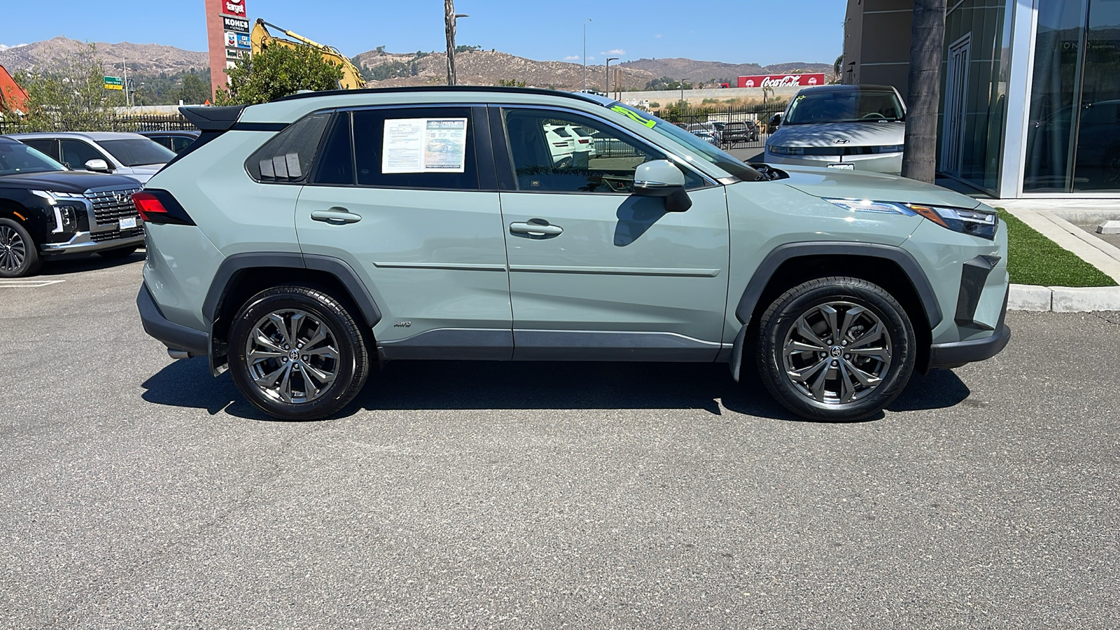 2022 Toyota RAV4 Hybrid XLE Premium 6