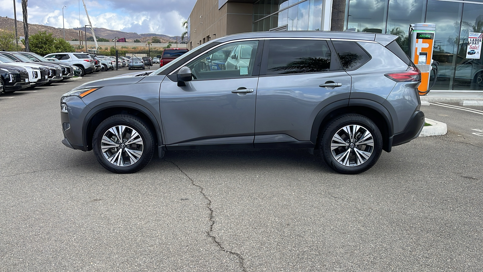 2022 Nissan Rogue SV 2