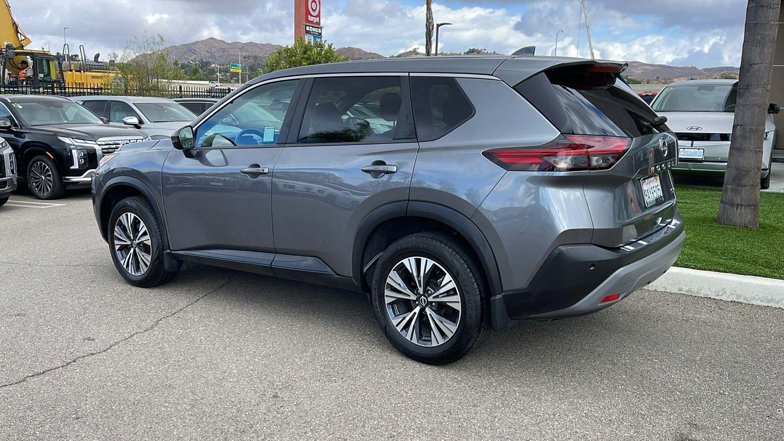 2022 Nissan Rogue SV 3