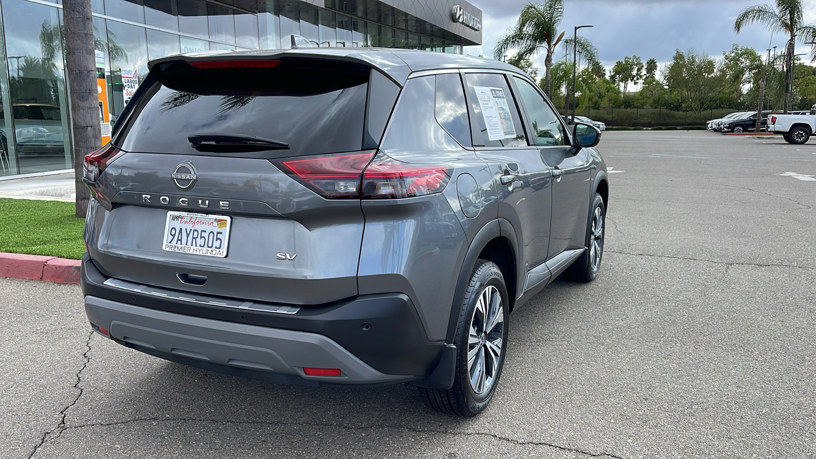 2022 Nissan Rogue SV 5