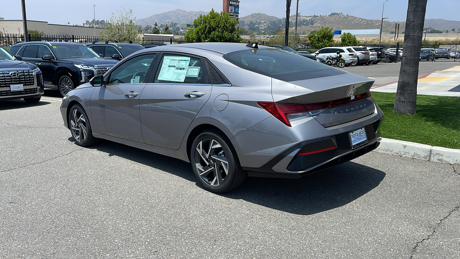 2024 Hyundai Elantra SEL 3