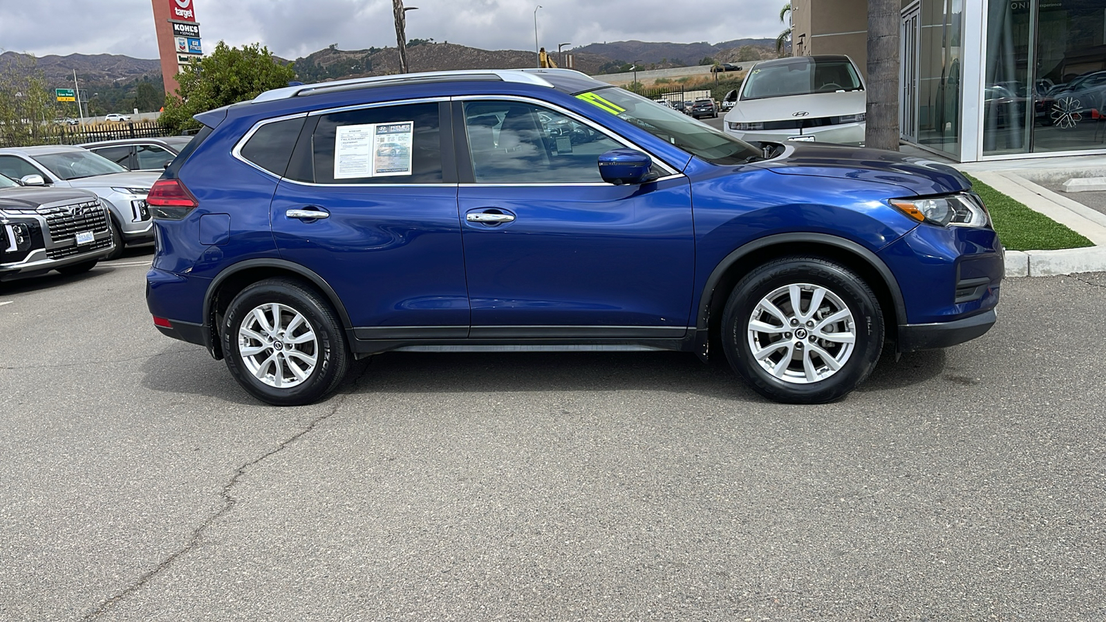 2017 Nissan Rogue SV 6