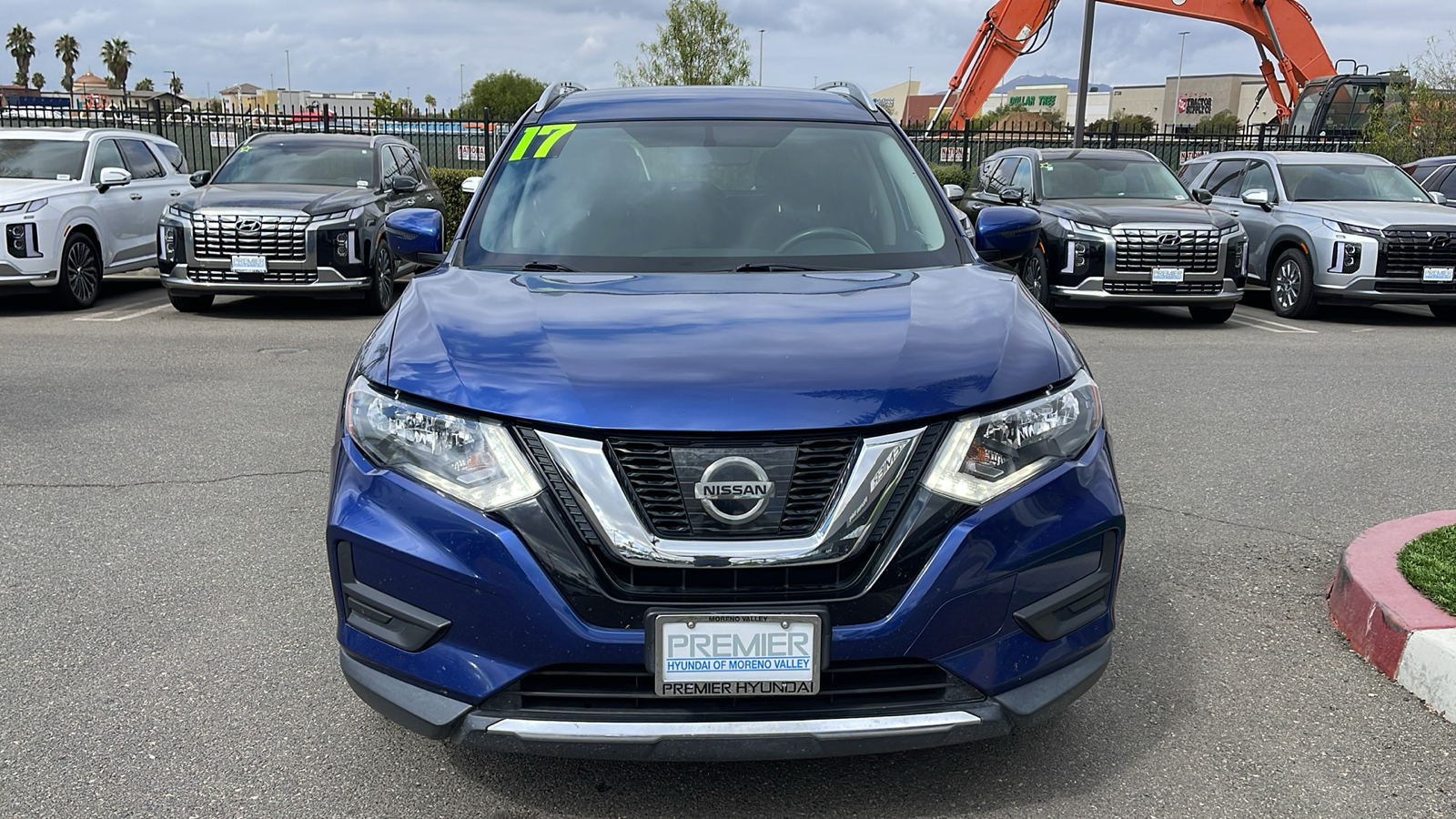 2017 Nissan Rogue SV 8