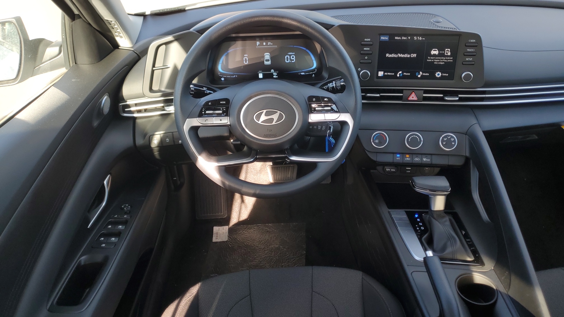 2025 Hyundai Elantra SE 14