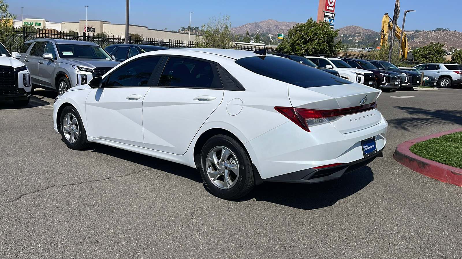 2022 Hyundai Elantra SE 3