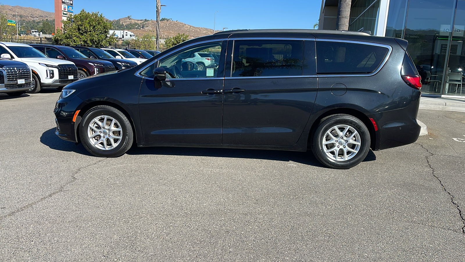 2022 Chrysler Pacifica Touring L 2