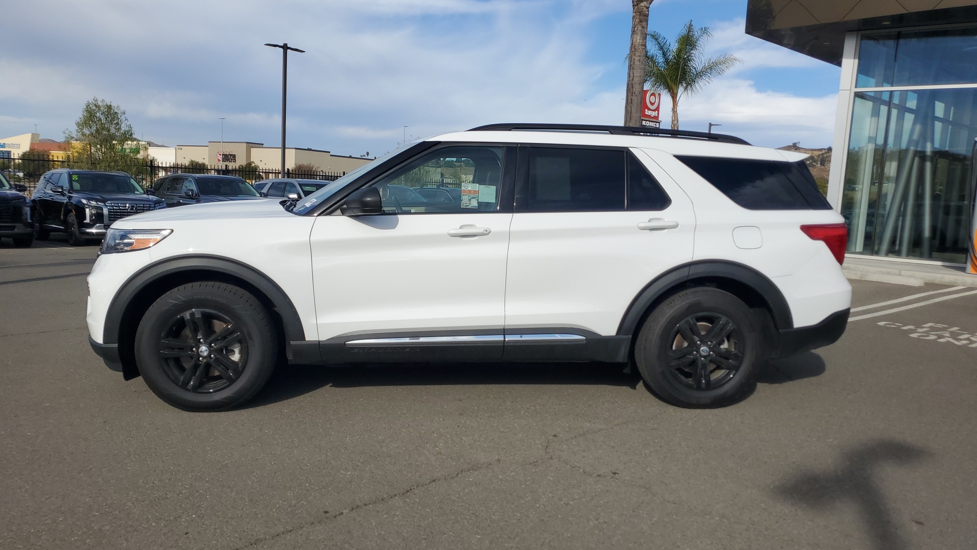 2023 Ford Explorer XLT 2