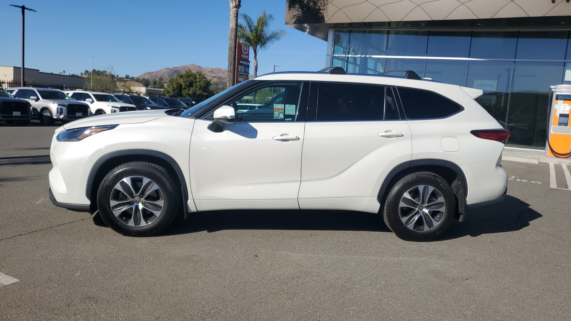 2021 Toyota Highlander XLE 2