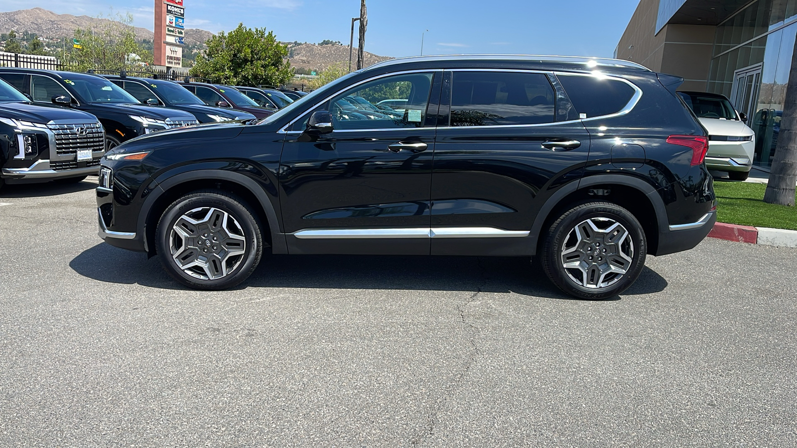 2023 Hyundai Santa Fe Hybrid SEL Premium 2