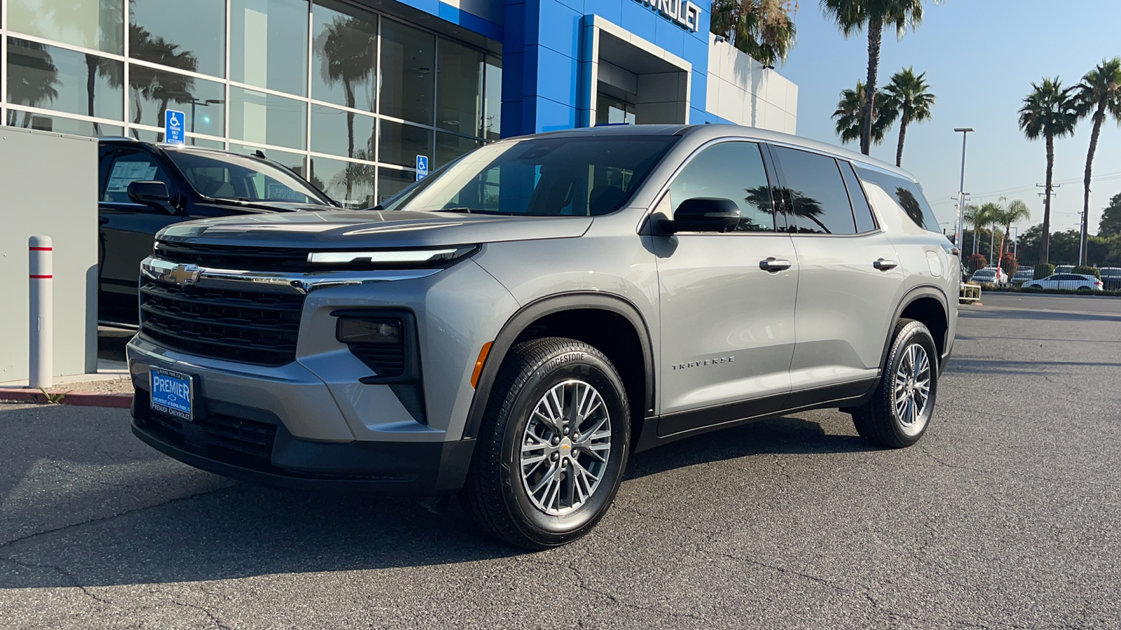 2024 Chevrolet Traverse FWD LS 1