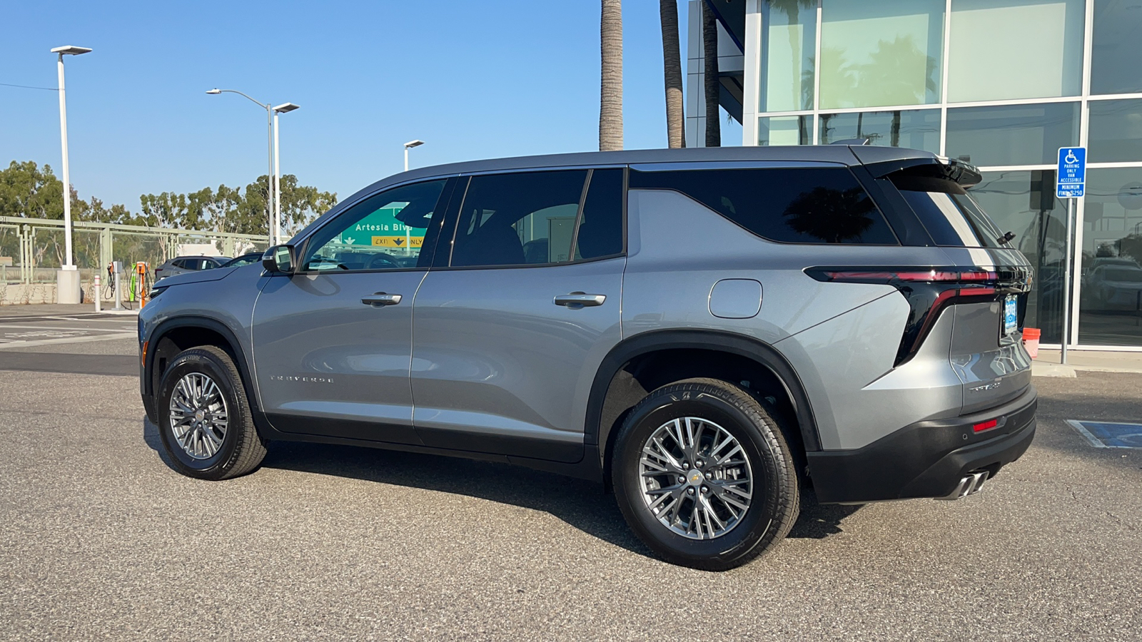 2024 Chevrolet Traverse FWD LS 3