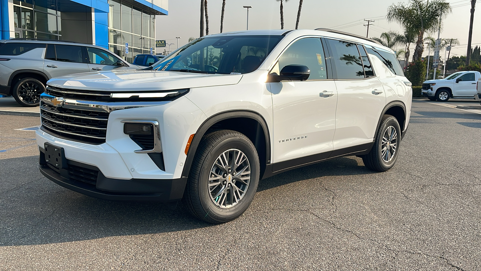 2024 Chevrolet Traverse FWD LT 1