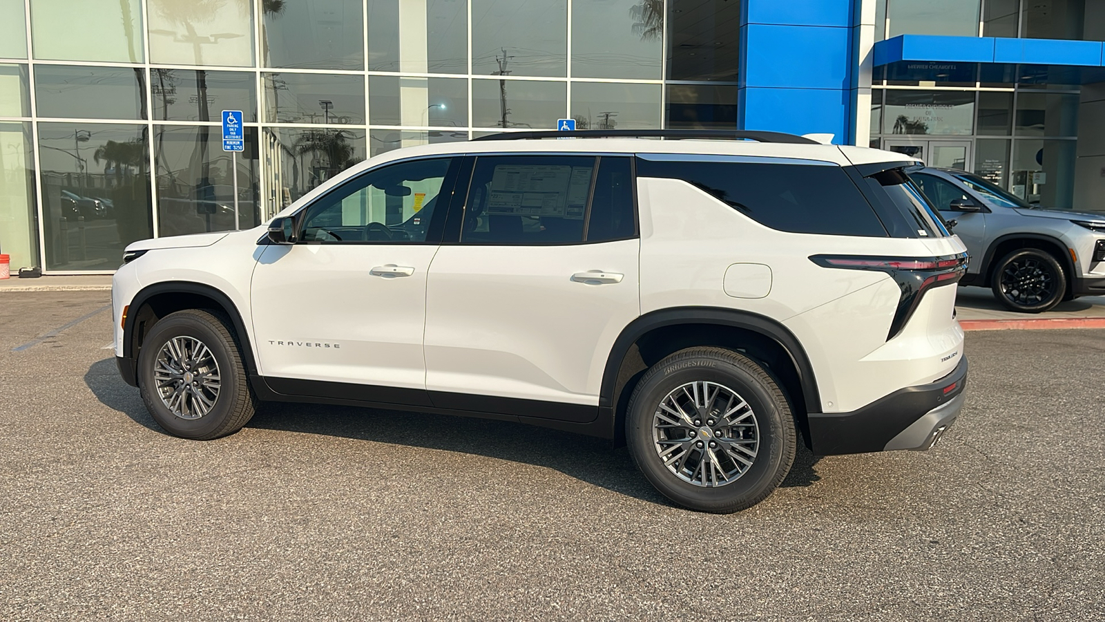 2024 Chevrolet Traverse FWD LT 3