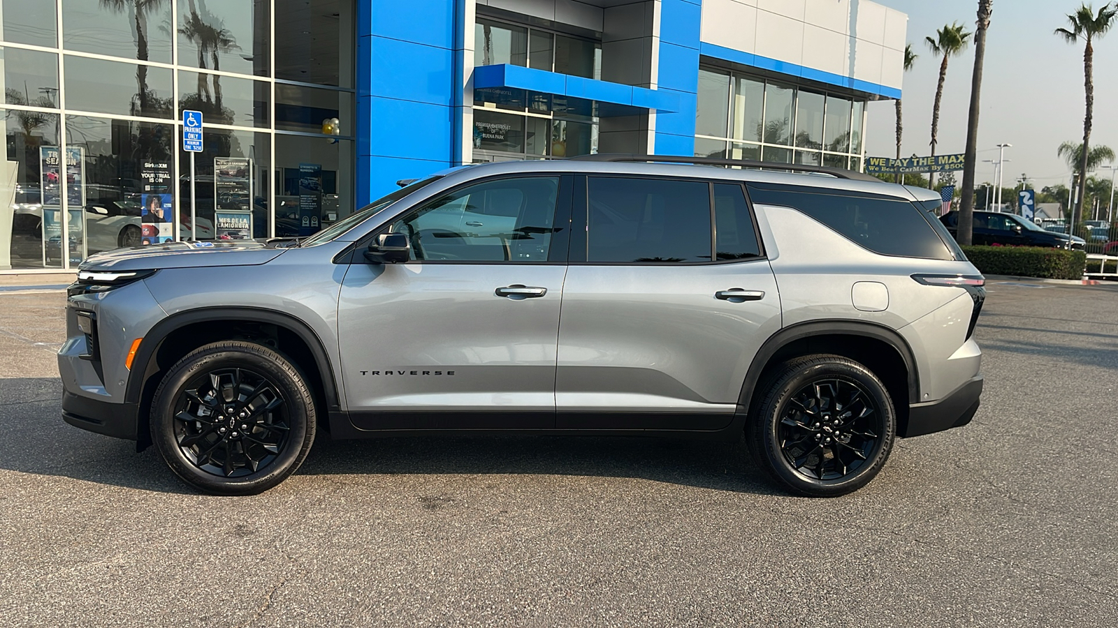 2024 Chevrolet Traverse FWD LT 2