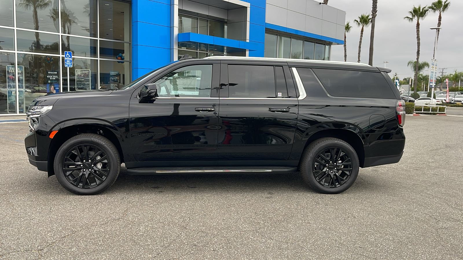 2024 Chevrolet Suburban LT 2